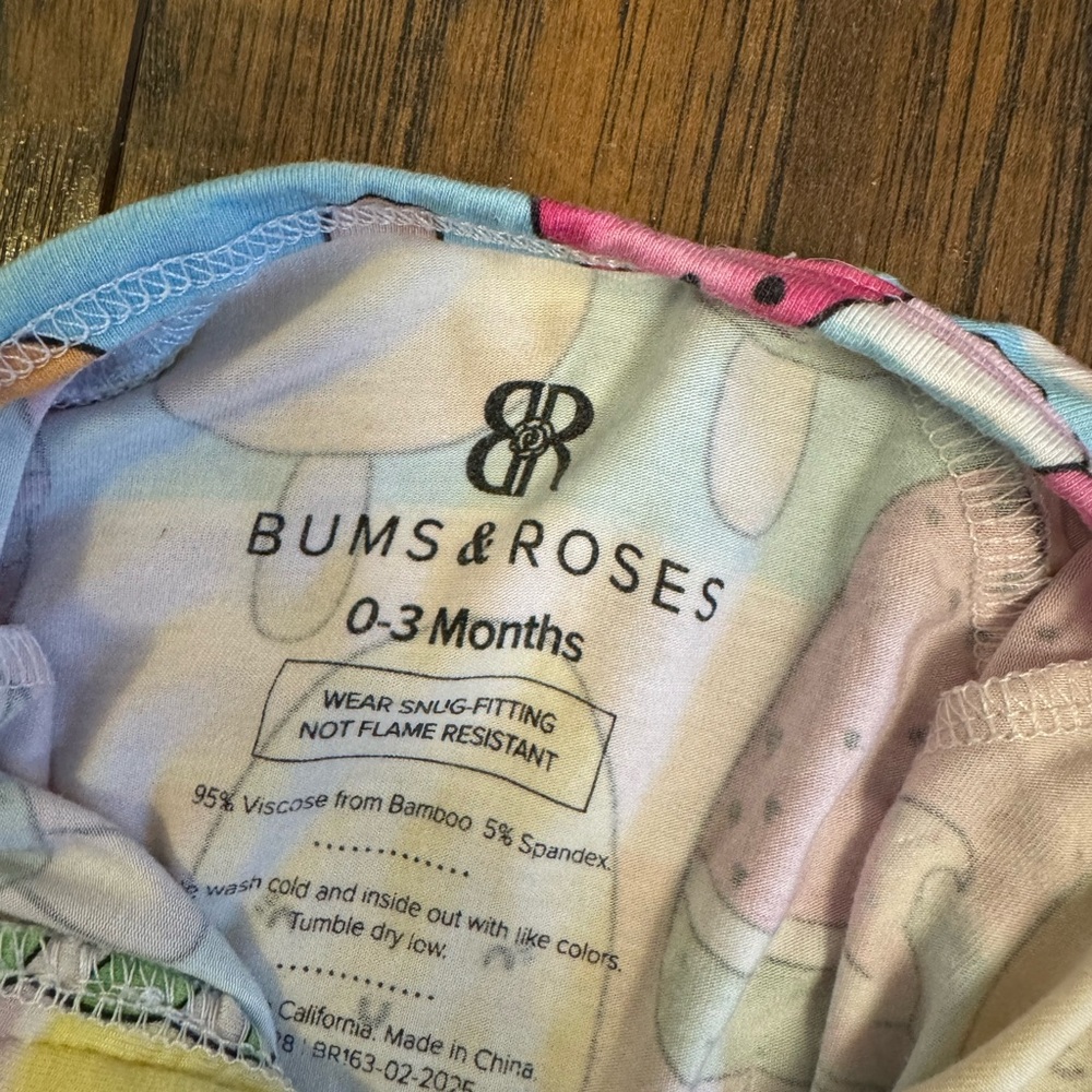 Bums and Roses 0-3 sleeper - Picture 4 of 4